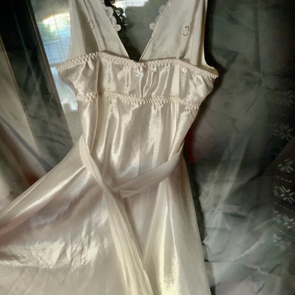 NWOT Silky Detailed Gown - Picture 3 of 4